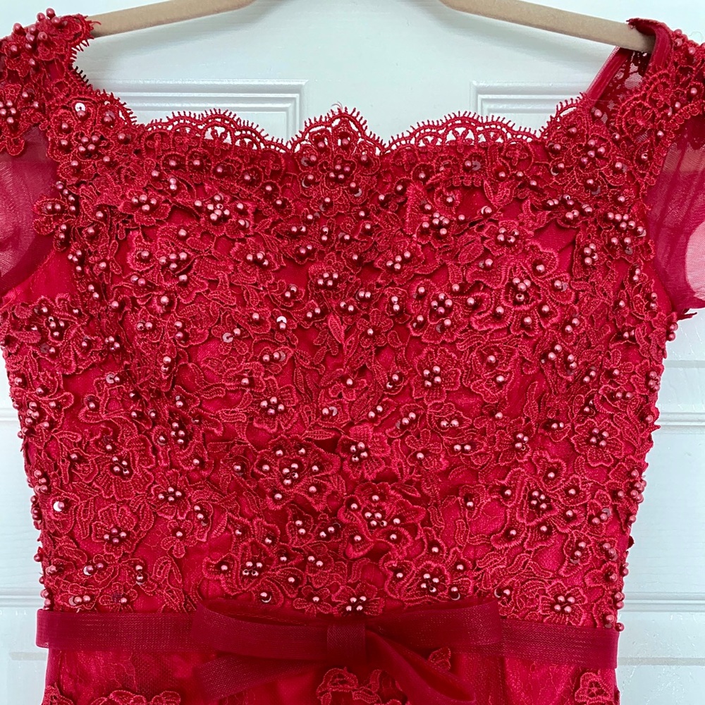 Gown - Picture 2 of 3